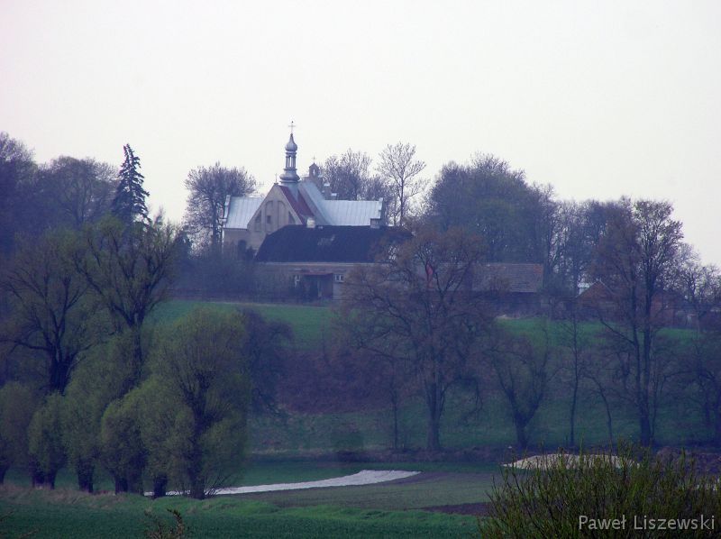 P4235189 Kościelna Wieś - kościół pobenedyktyński pod wezwaniem 
św. Wawrzyńca, romański z 2 połowy XII wielu i około 1760 roku rozbudowany