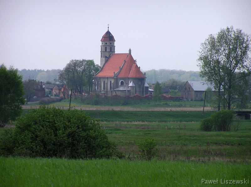 P5075484 Kościół w Dębem wybudowany w latach 1914-24 w stylu neoromańskim