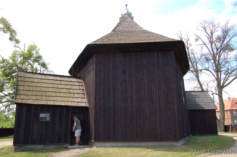 czerwiec-17 Kościół w Kucharkach zbudowany w 1754 roku. Budowla o konstrukcji zrębowej, oszalowana. 

