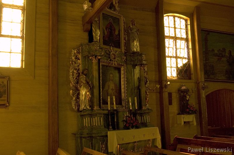 czerwiec-36 Drewniany kościół parafialny w Godzieszach Wielkich pod wezwaniem Bartłomieja Apostoła zbudowany w latach 1782-1783.